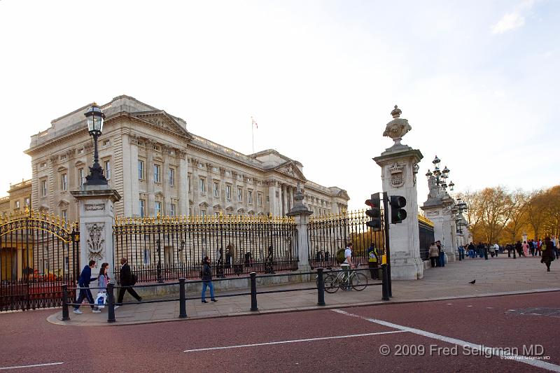 20090408_183912_D3 P1.jpg - Buckingham Palace